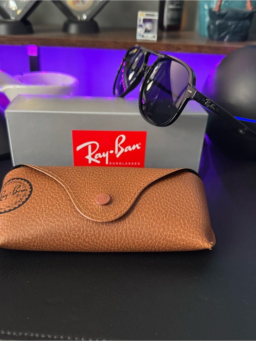 Ray-Ban Men’s Black Frame Sunglasses with Brown Case RB 4125 CATS 5000